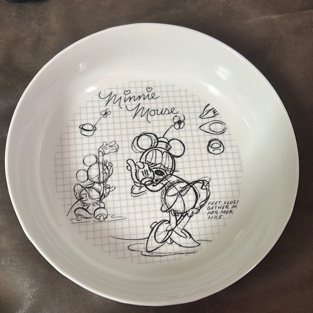 Minnie mouse sketch saucer